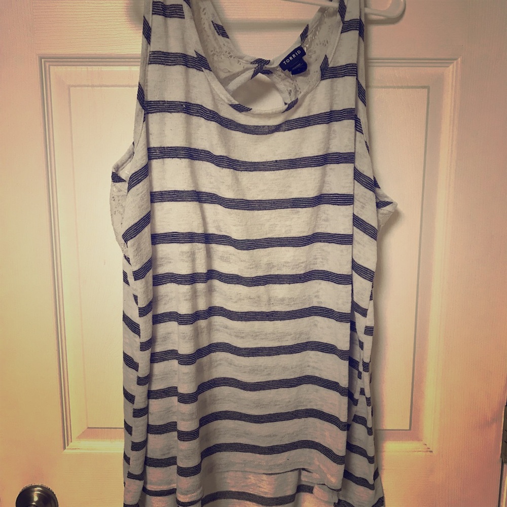 Torrid sleeveless hi-low shirt